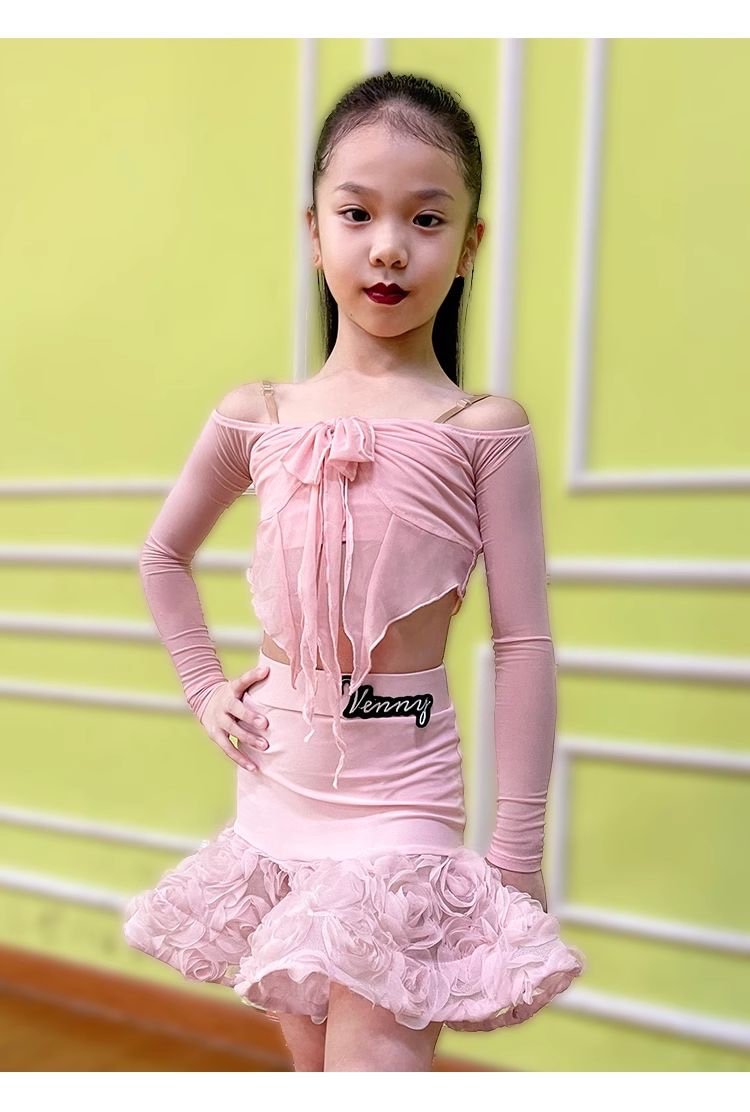 Vestito con rose rosa