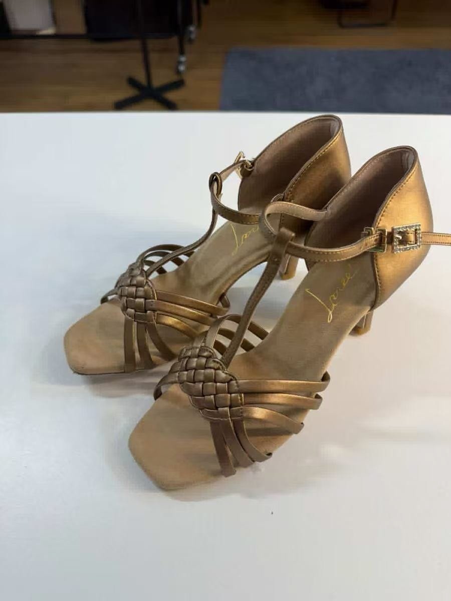 Shoes t shape